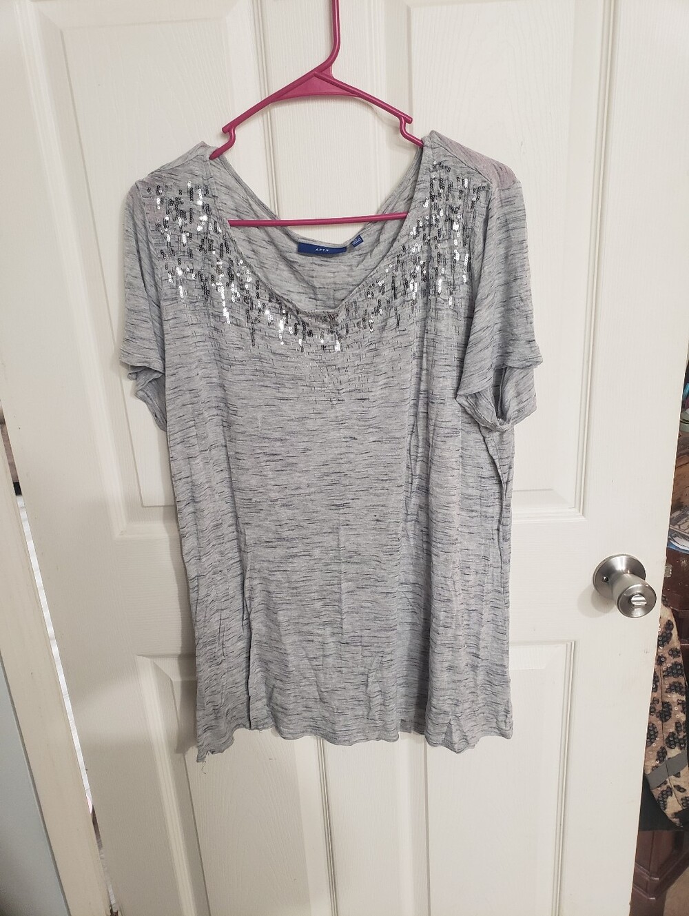 Apt. 9 Light Gray Short Sleeve V-Neck Top with Silver Sequins - Picture 1 of 3